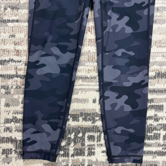 Lole Highrise Blue Army Print Leggings Size Small - Picture 9 of 12